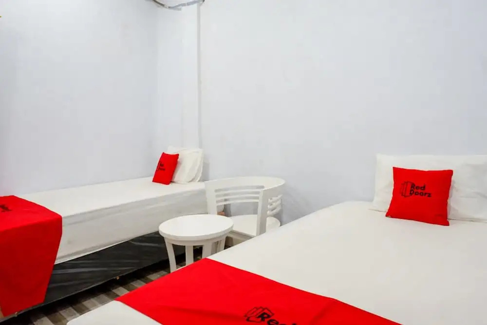 RedDoorz @ Jalan Adiyaksa Panakkukang