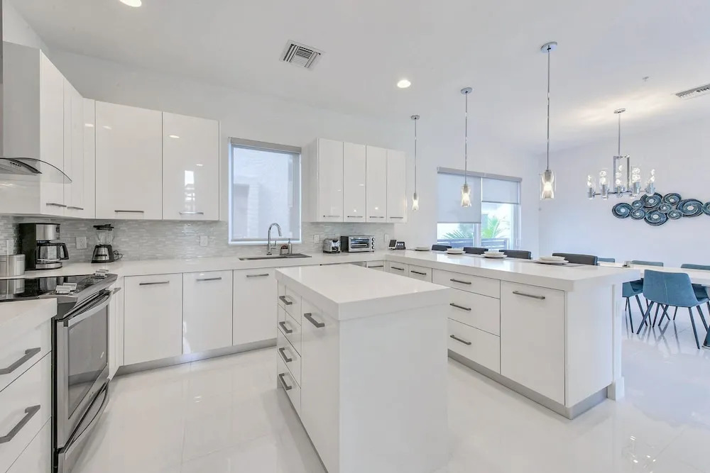 1315 North Ocean Blvd Townhouse by RedAwning