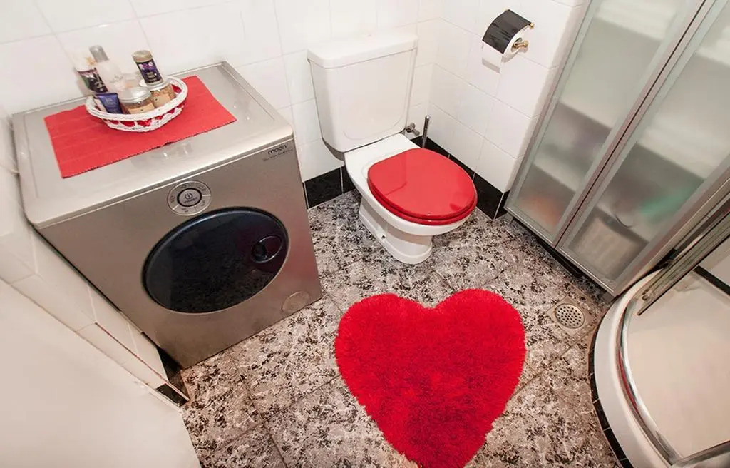 Apartment Black Red White