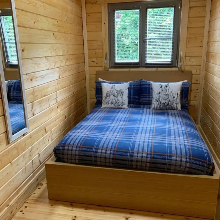 Immaculate Cabin 5 mins to Inverness Dog friendly