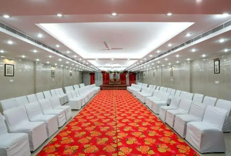 Hotel Anand Lok