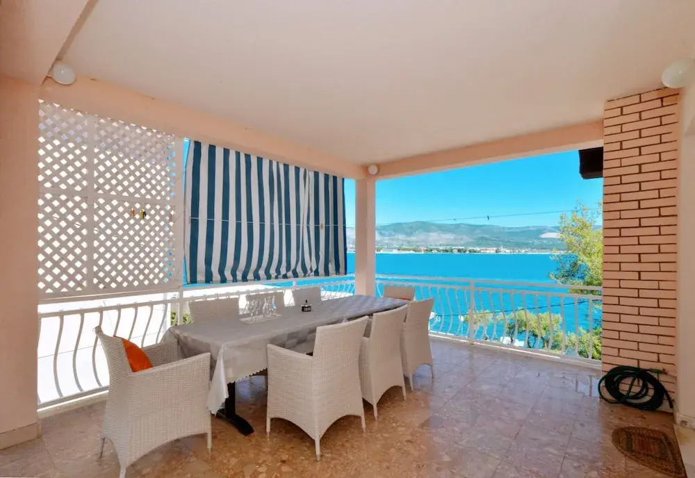 C - apt w. Balcony, Shared Terrace & the sea View