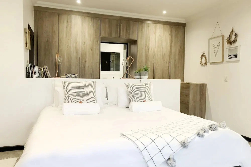 Cape Winelands Mountain View Getaway