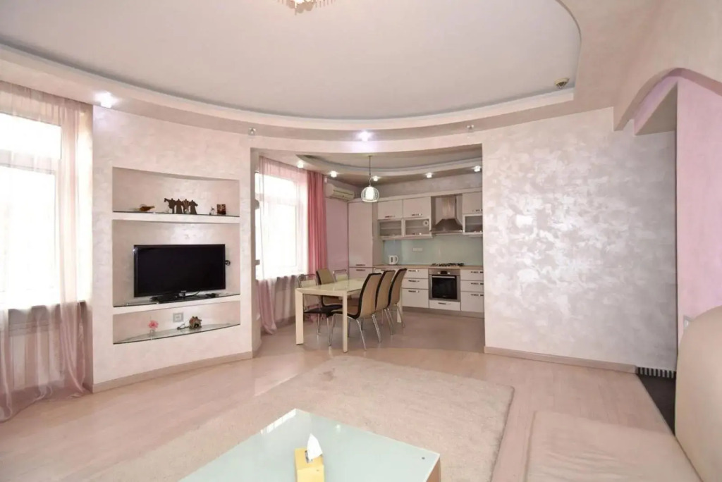 Caskade- Tamanyan Street, 2 bedrooms Beautiful, Renovated apartment KS343