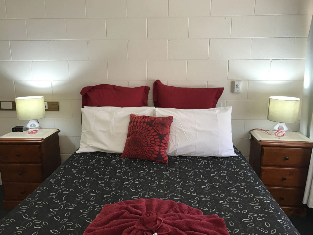 The Lodge Outback Motel