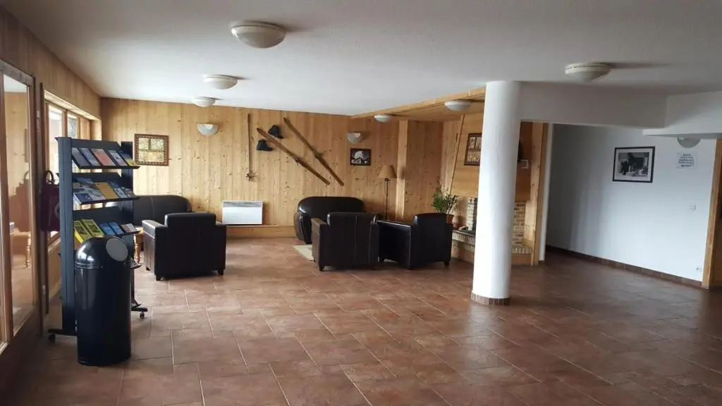 Skis Aux Pieds Station 1800 Dame Blanche