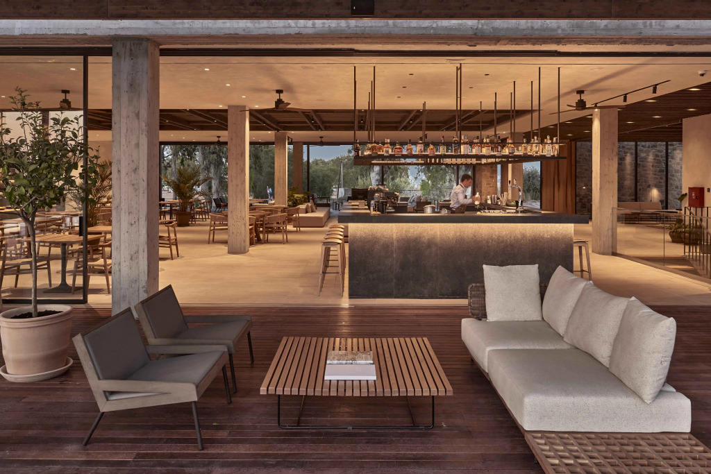 Theros All Suite Hotel