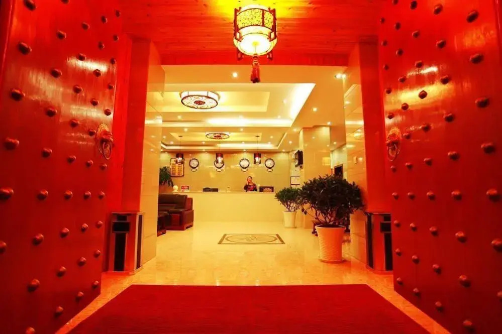 Red Eight Commercial Hotel
