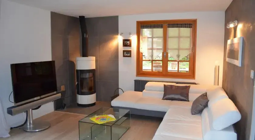 Chalet blanc bleu