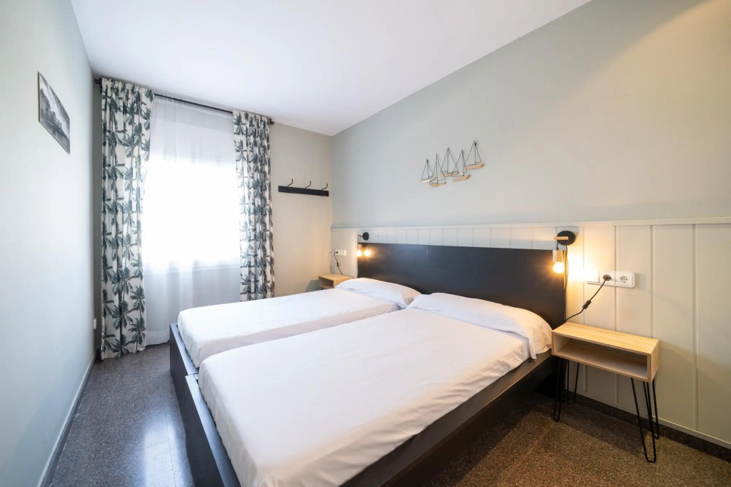 Sabina in L'Escala with 6 bedrooms and 3 bathrooms