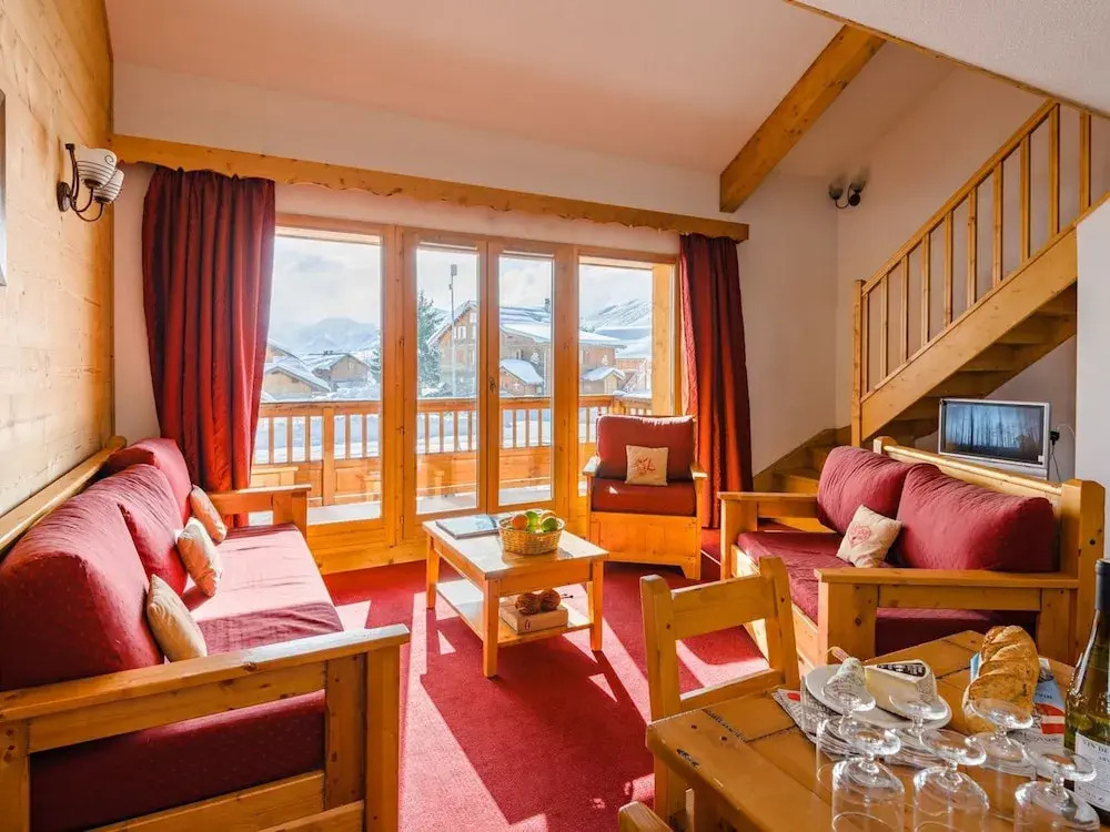 Spacious Apartment 500 m. From the Slopes of Les Sybelles