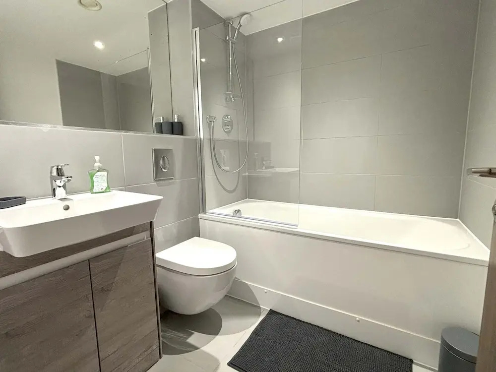 Modern 2 bed With Parking - Grand Exchange Bracknell