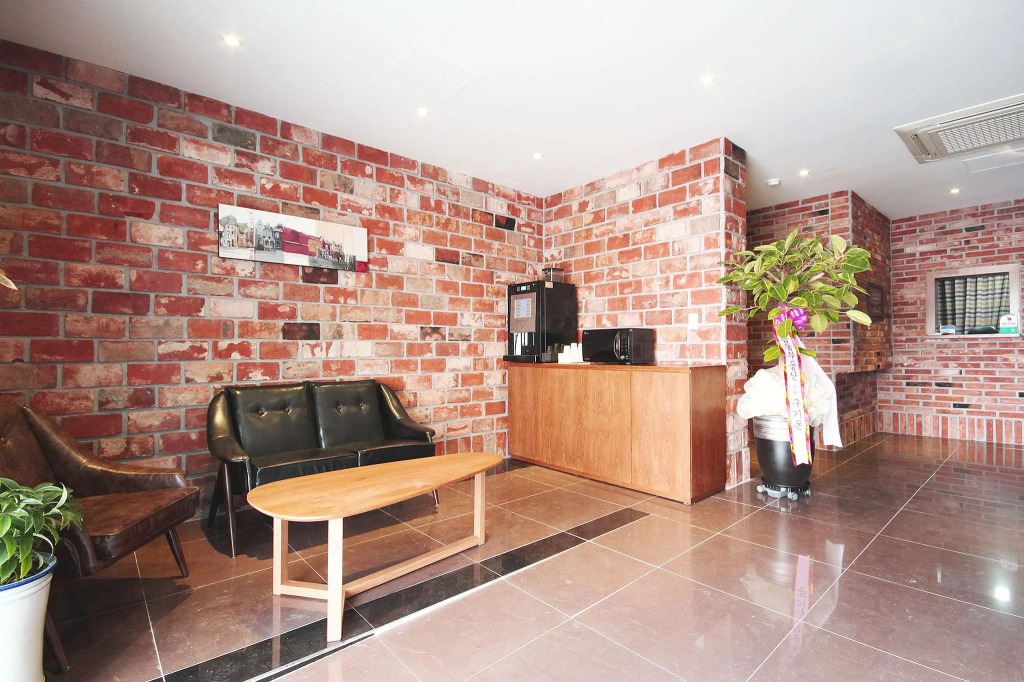 CozyTree Hotel