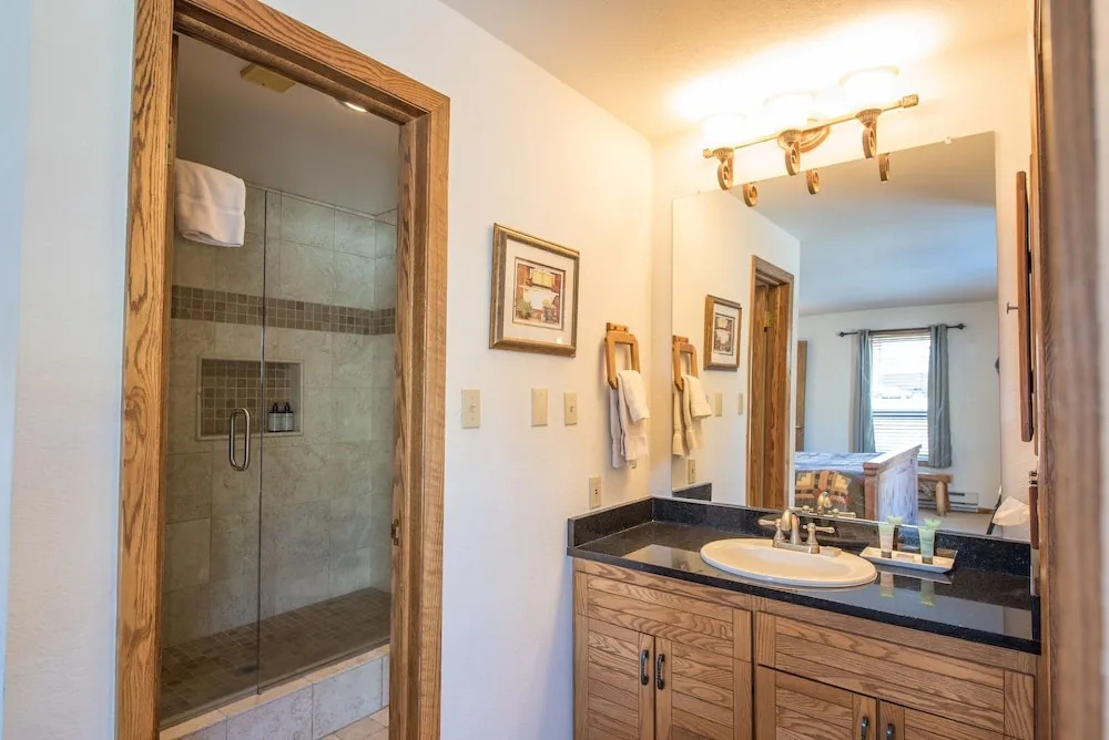 Rustic-Contemporary 3Br With Great Views! - No Cleaning Fee! by RedAwning