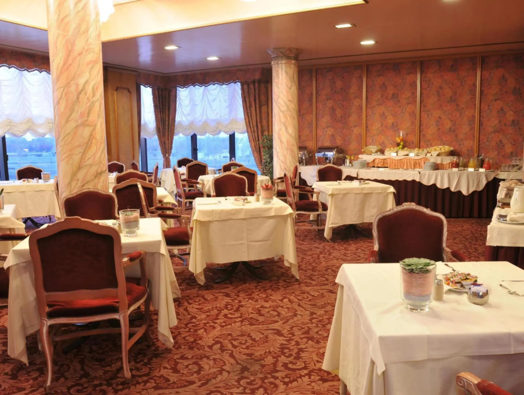 Russott Hotel