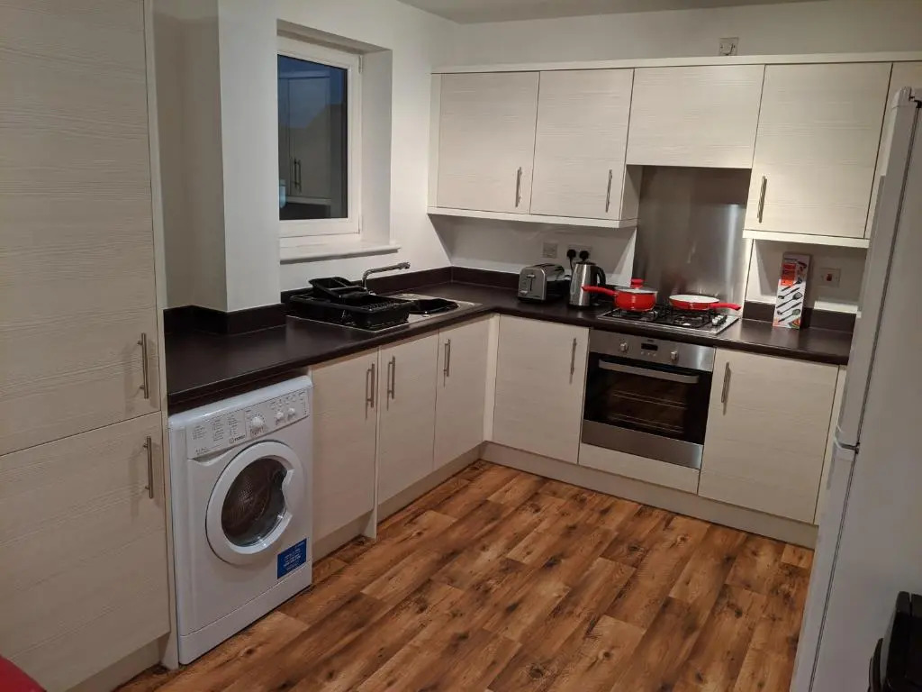 MBIZ Apartment - En-suite with Allocated Parking