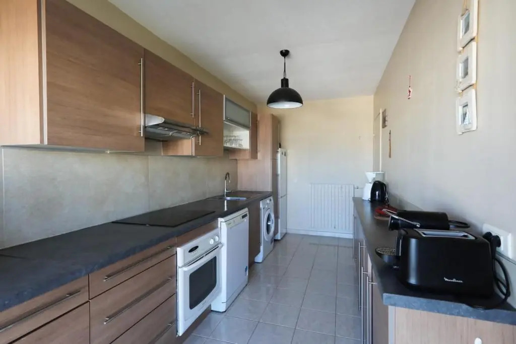 Furnished apartment near city center terrace with panoramic view & parking