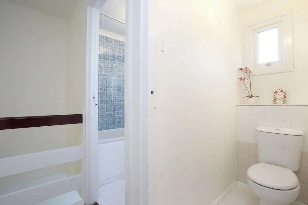 Sleek 2BD House with Garden Heart of Guildford