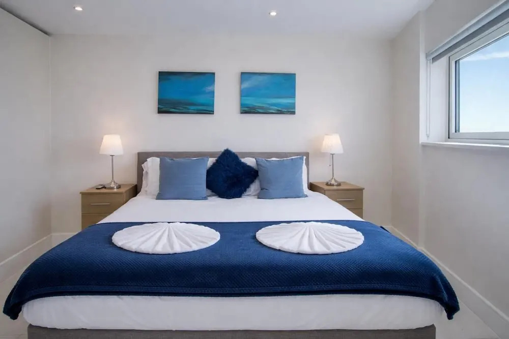 High Floor Meridian Tower - 3 Bedroom - Swansea