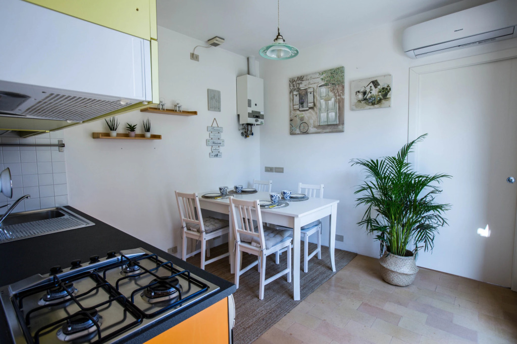 Villa Glicini - Delightful Cottage With Pool
