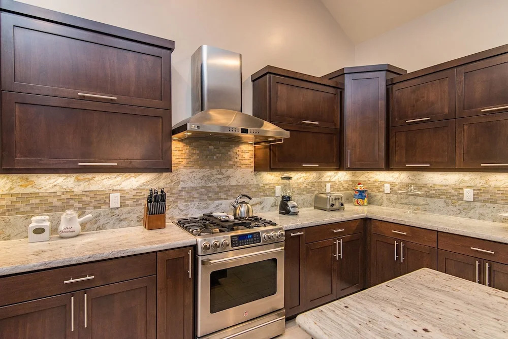 Ski-centric 4br W/ Hot Tub 4 Bedroom Home