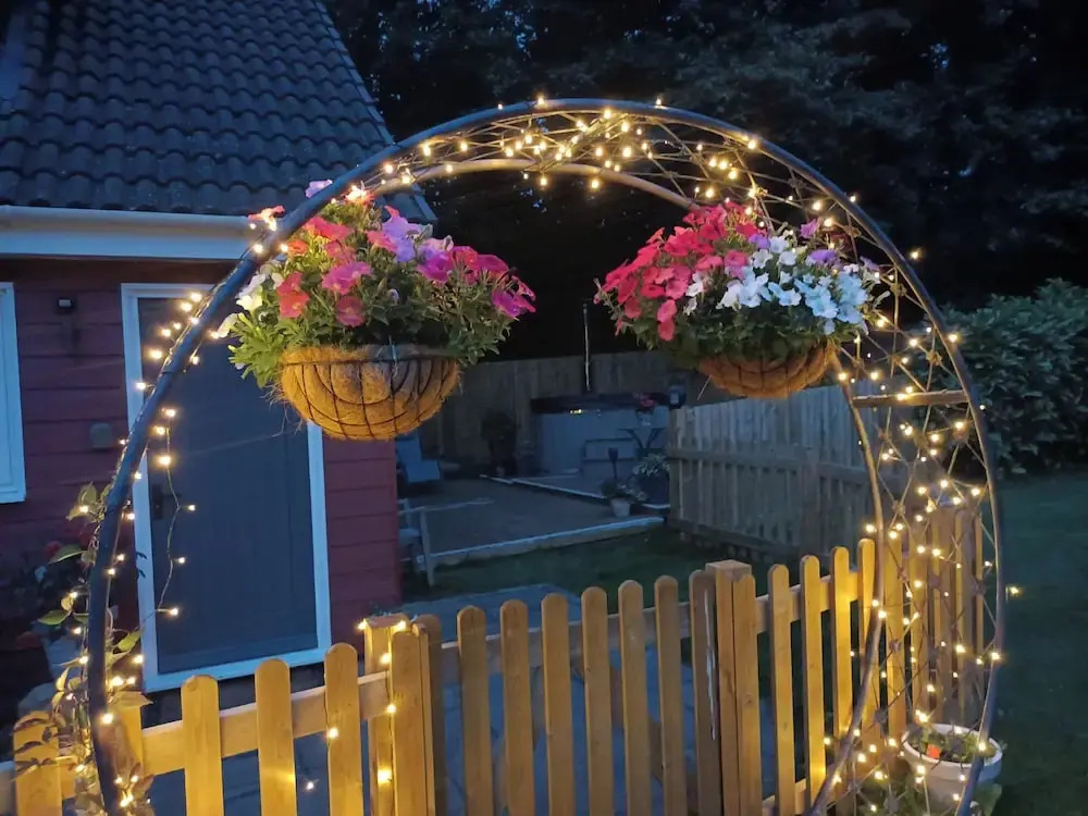 Romantic Chalet- Hot Tub- Games Room-stream-views
