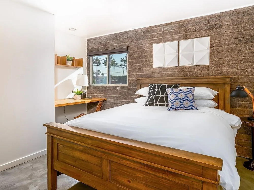 Modern 2BR by Old Town #8 by WanderJaunt