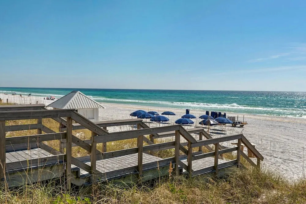 New Listing! Sunny Seascape W/ 5 Pools 3 Bedroom Condo
