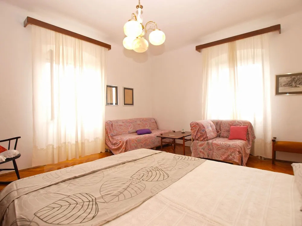 Apartment 1582