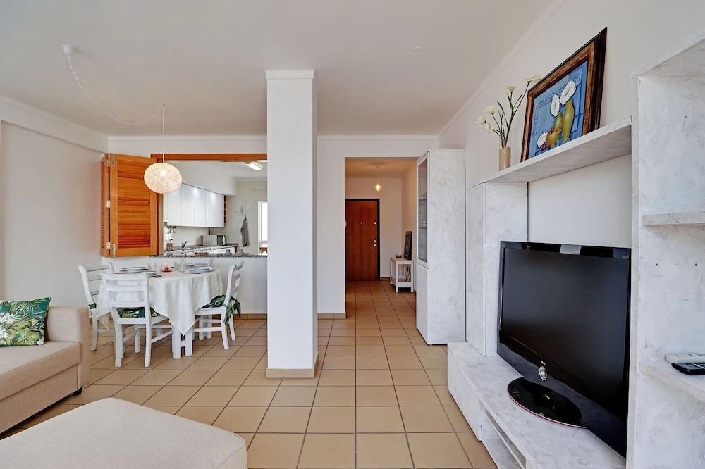 Monte Gordo Downtown by Homing