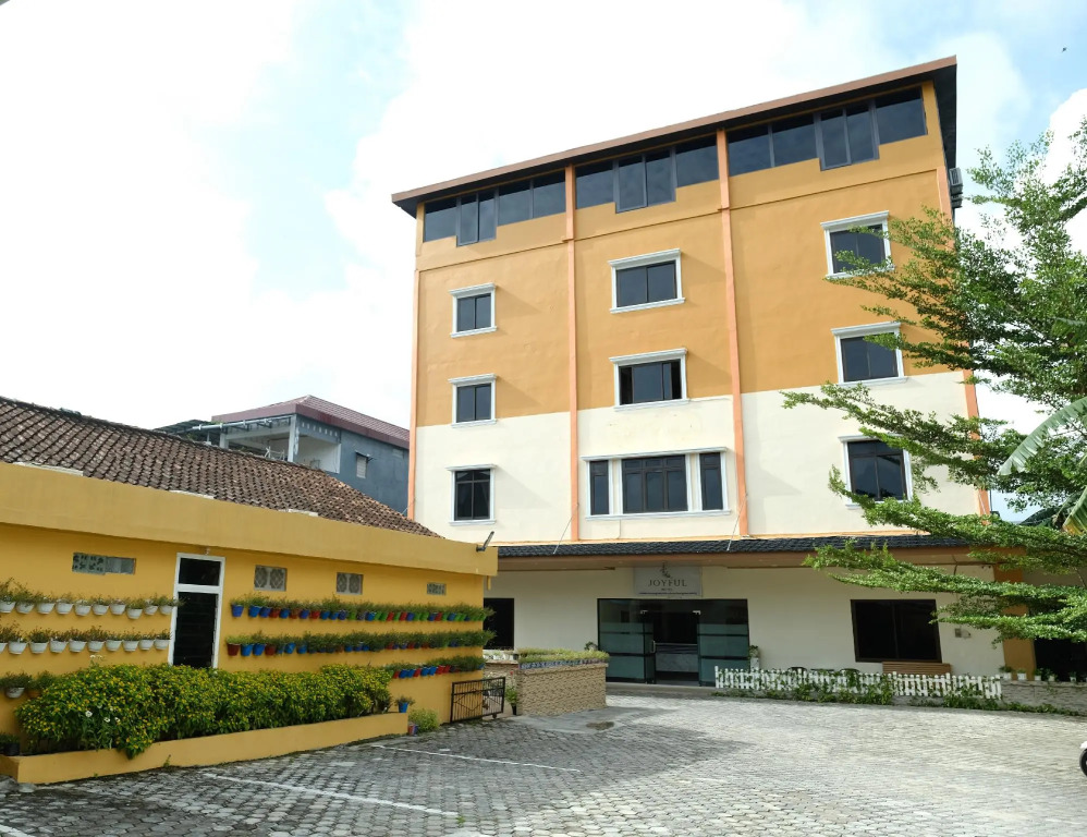Joyful Hotel