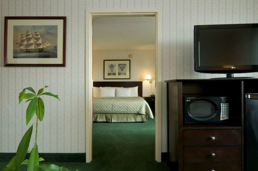 Meadowlands Plaza Hotel