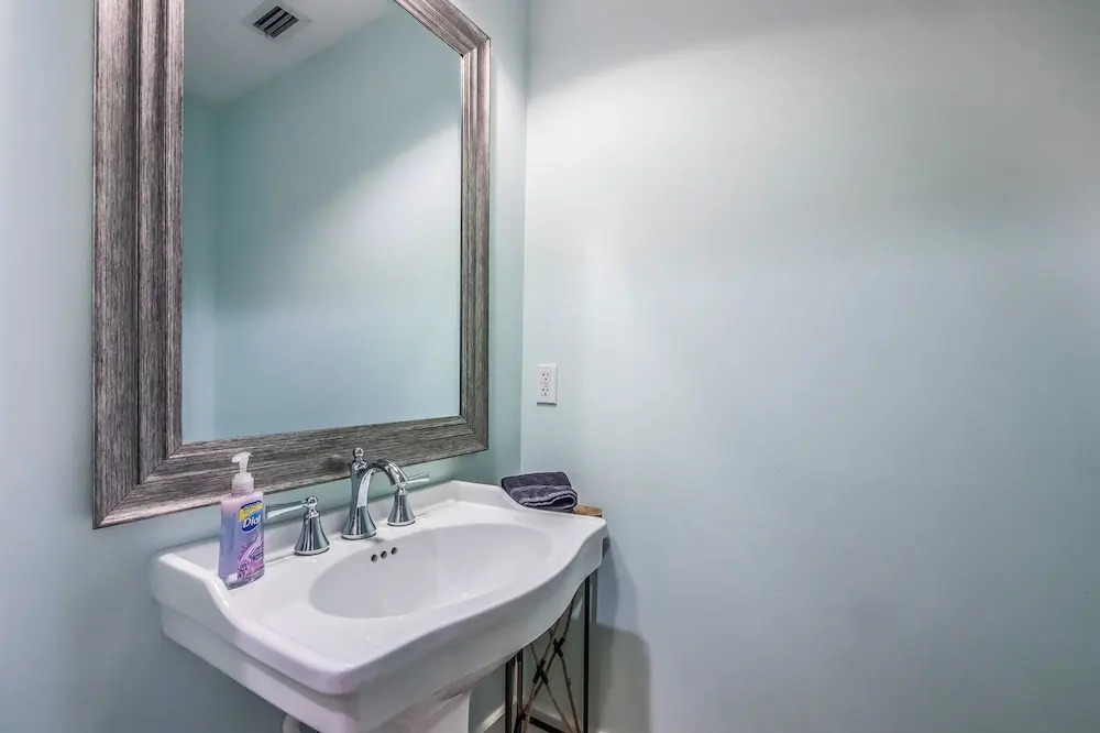 Southern Exposure Apartment 5
