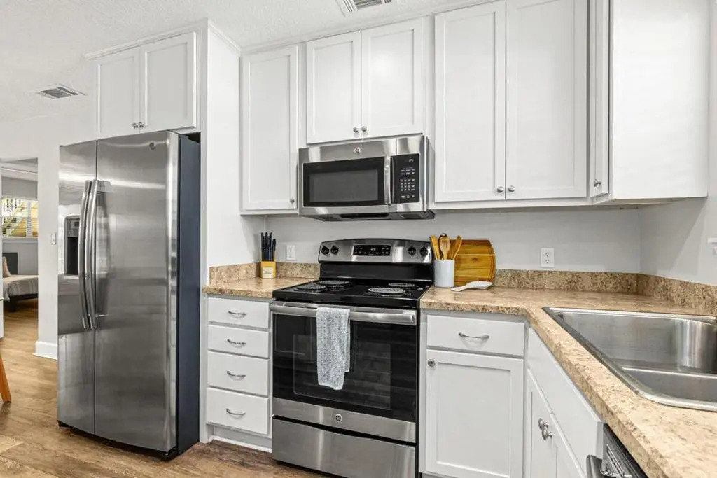 Island Suite - Walk to Downtown!