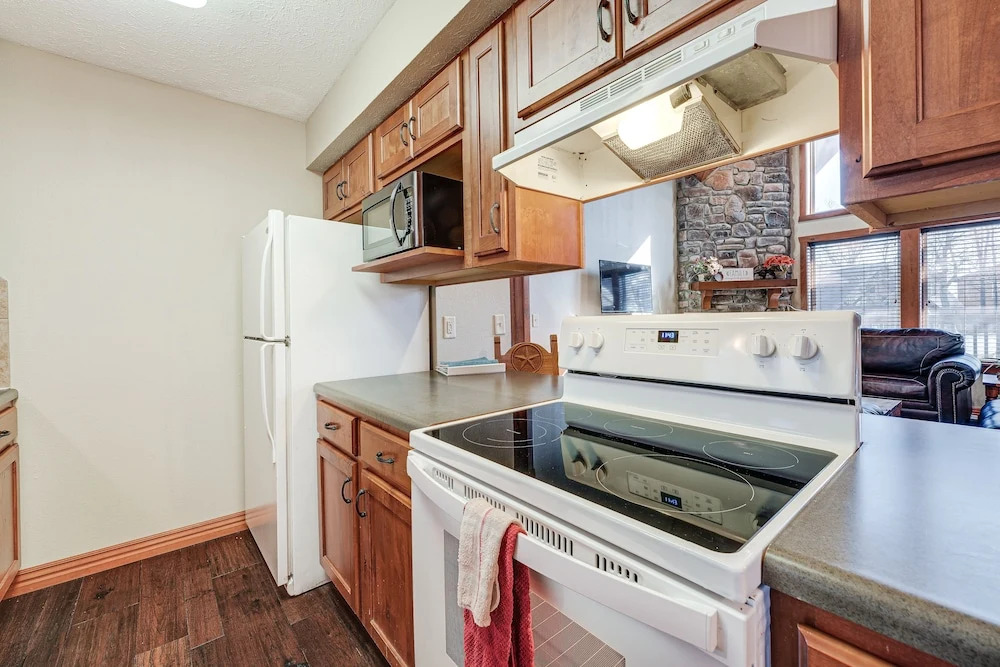 Families Welcome! Branson Resort-style Getaway