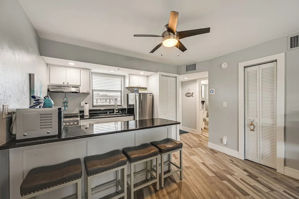 2 Mi to Beach! Unit w/ Pool Access on Marco Island