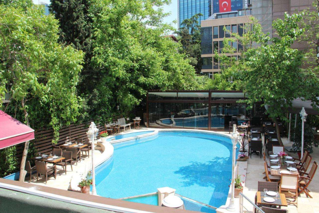 Villa Blanche Hotel SPA & Garden Pool