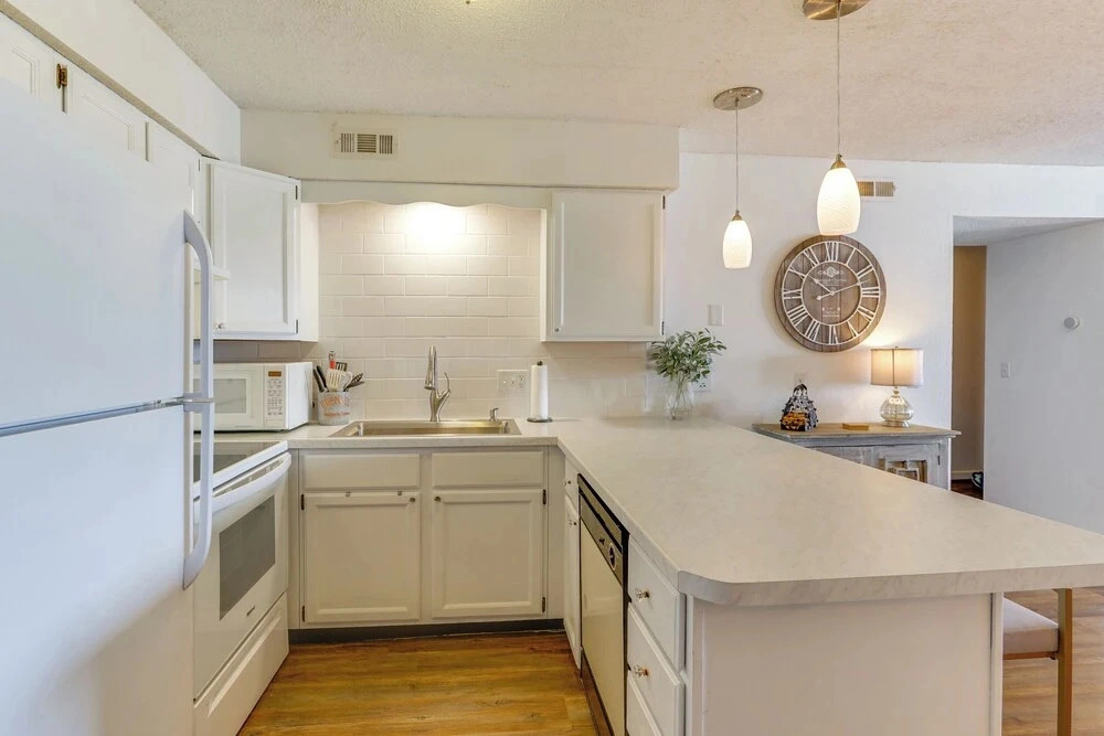 Waterfront Lake Ozark Condo w/ Access To 2 Pools