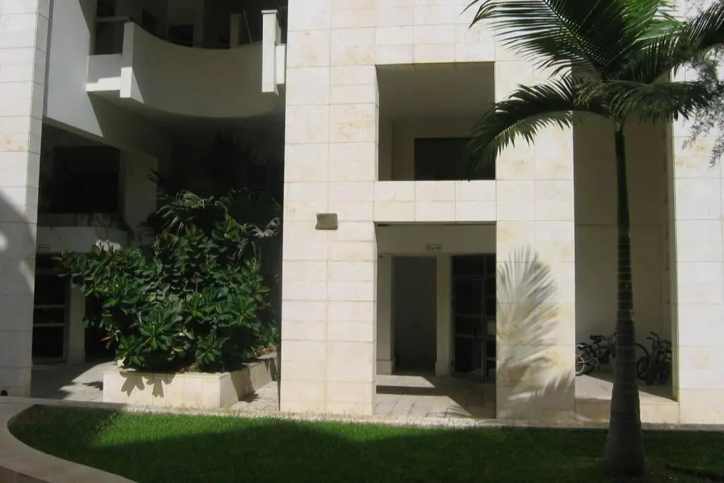 Tel Aviv North /Large Apartment w/ Pool,Spa&Gym