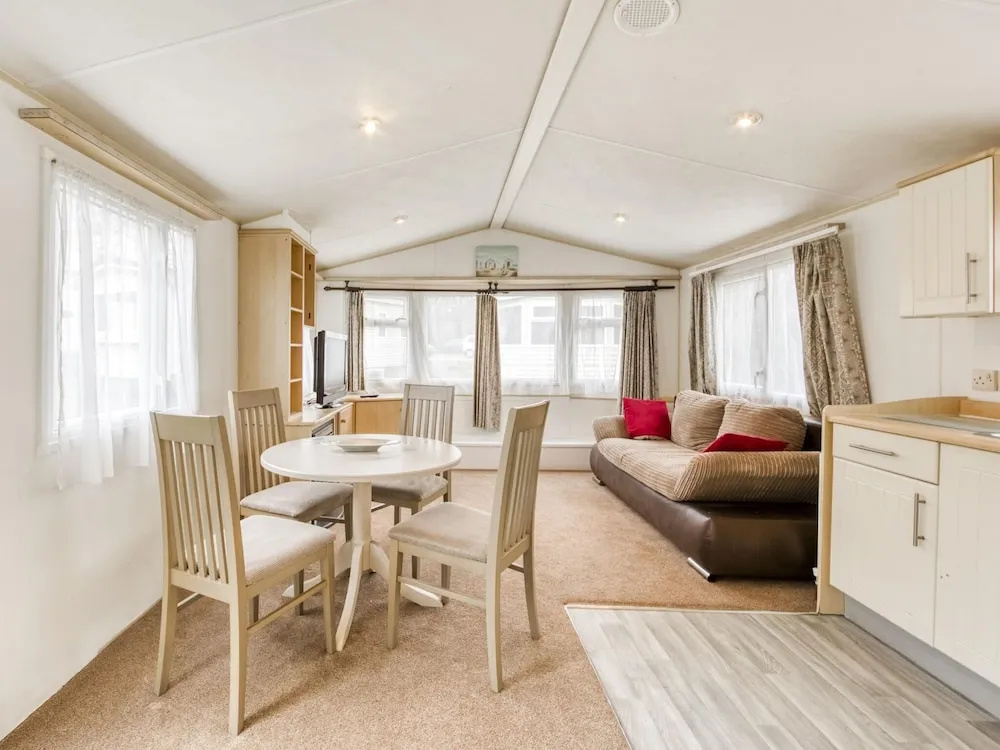 Serene Mobile Home in Hastings near Smugglers Adventure