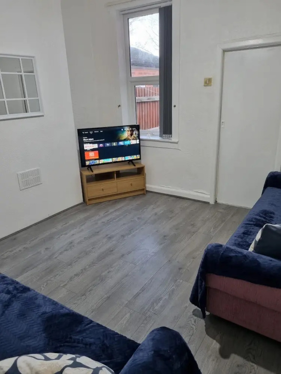 Lovely 2-bed House in Smethwick, Birmingham tn