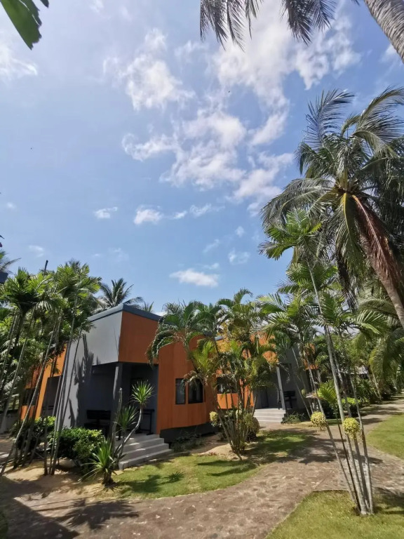 Coco Pino Bankrut Beach Resort.