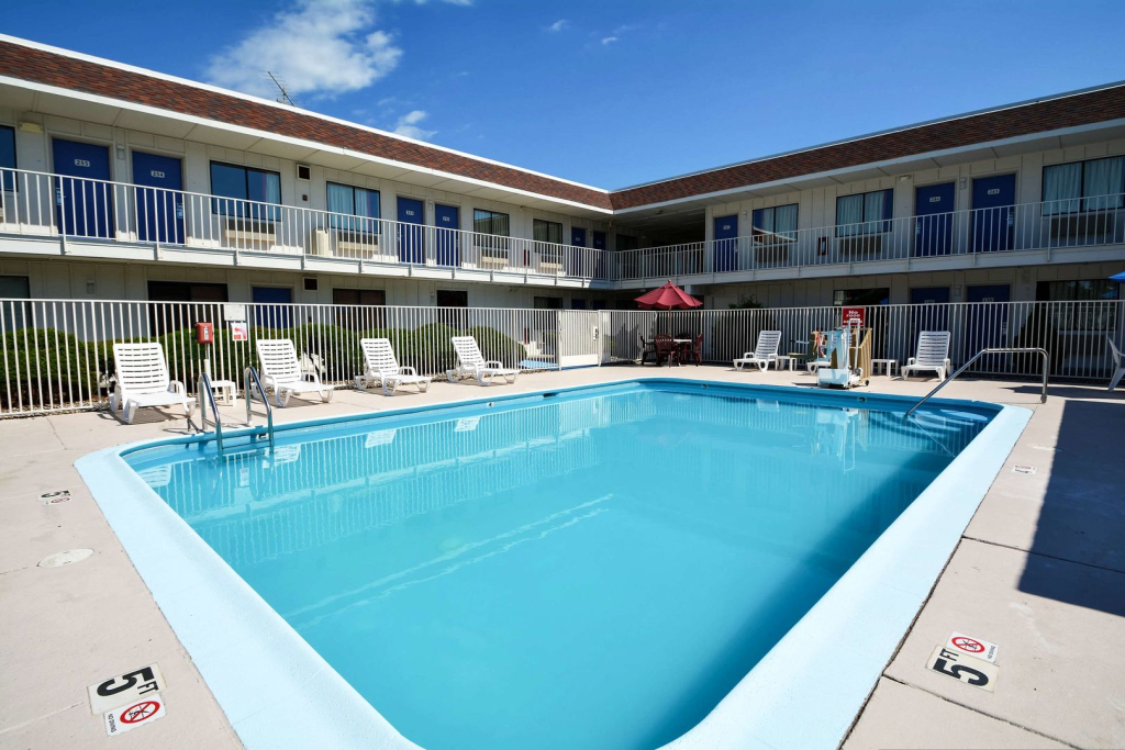 Motel 6-Windsor Locks, CT - Hartford