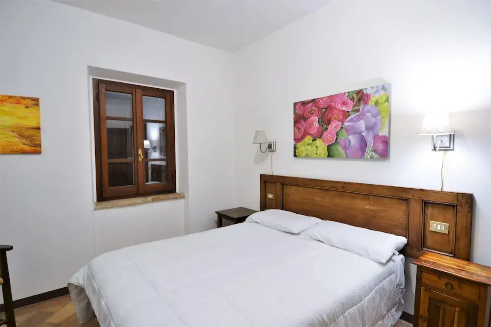Countryside Retreat With Pool, Mantignana