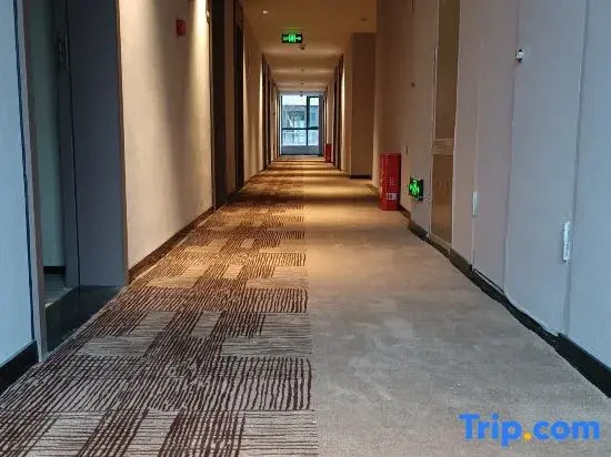 Super 8 Preferred Hotel (Xinduqiao Town)
