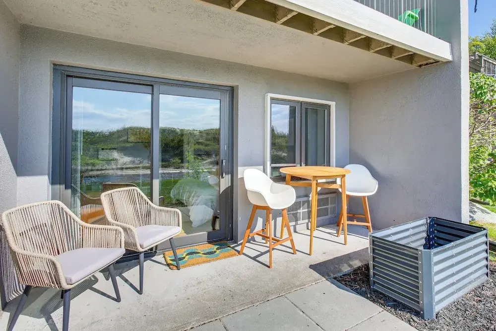 Glen Arbor Riverfront Retreat: Steps to Beach!