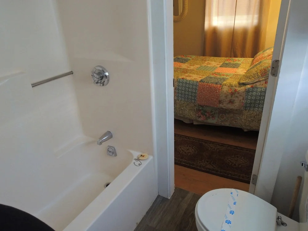 Shorelands Guest Resort and Cottages