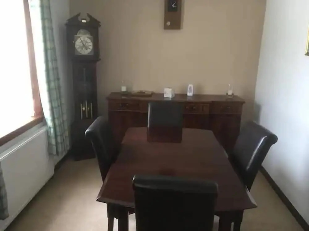 Dog Friendly 6- Bedroom House in Isle of Lewis - Great for Families and Large Groups