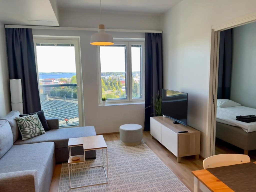 City apartment with lake view and free parking