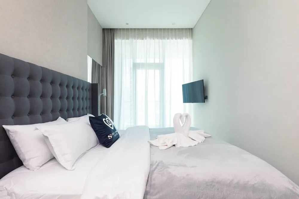 Simply Comfort Vacation Homes Rental Spacious Apts in J One Canal Views Quiet & Central